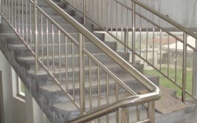 不锈钢楼梯扶手价格多少钱一米